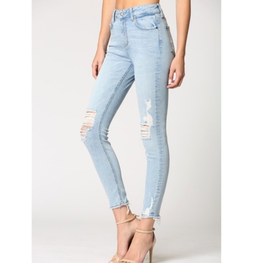 NWT Hidden Amelia Light Wash Distressed Denim Skinny Jeans Size 24